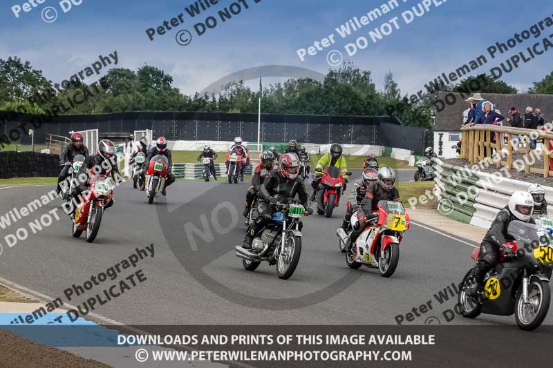 Vintage motorcycle club;eventdigitalimages;mallory park;mallory park trackday photographs;no limits trackdays;peter wileman photography;trackday digital images;trackday photos;vmcc festival 1000 bikes photographs